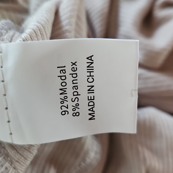 Maner Tan Knot-Front Short Sleeve Crop Top, Sz XL, Ribbed Fabric - Picture 5 of 6